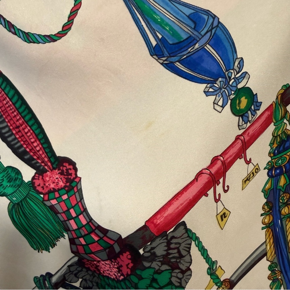 Hermes Silk Scarf 90 Carré Red Green Hand Rolled Made in France - Picture 12 of 12